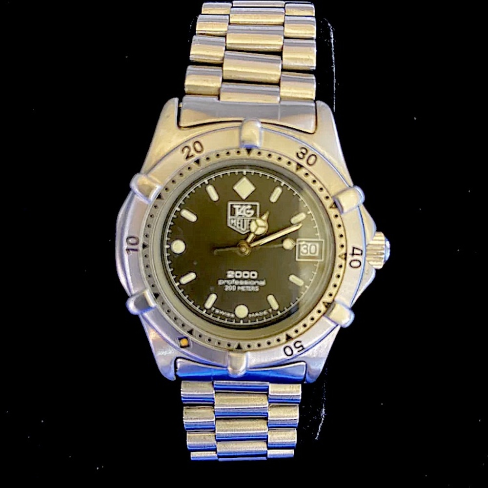 Beautiful TAG heuer professional 2000 watch.